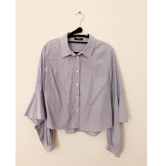 Button up with fluttered bell sleeves - Picture 2 of 3